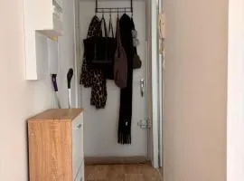 studio tout équipé, 1er étage, environs très calmes