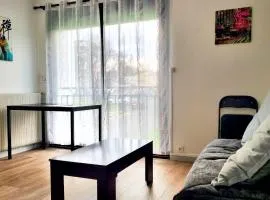 studio tout équipé, 1er étage, environs très calmes
