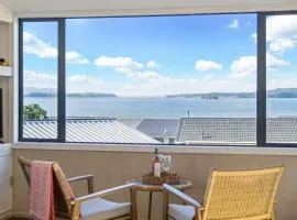 The Bay House - Matakana Holiday Home
