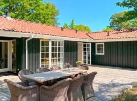 8 person holiday home in Væggerløse-By Traum