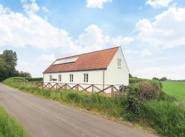 Cosy holiday home near Limfjorden, hotel en Sønder Dråby