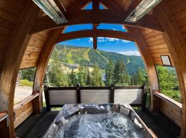 Ski-InSki-Out Schweitzer Chalet Private Hot Tub - Guest Favorite, Hotel in Sandpoint