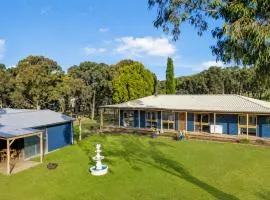 Peaceful 6-Acre Grampians Ridge Retreat Sleeps 10