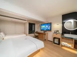 Dequan Railway Station Hotel, near SOLANA