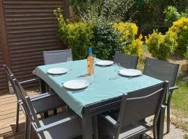 Villa Idéale avec Piscine Chauffée à 1500m des Plages, 3 Chambres et Parking, Argelès-sur-Mer - FR-1-732-31