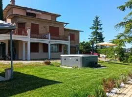 Stunning Apartment In Monteriggioni With Wifi