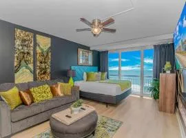 Elevated Oceanfront Escape by Sky Wheel! Yachtsman S703A