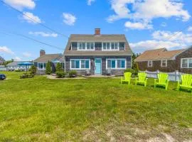 Spacious FamilyOceanfront 6BR Across Craigville Beach