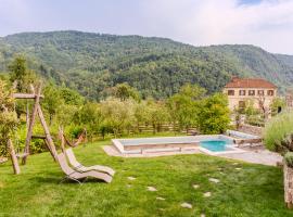Farmhouse Cvetje, хотел в Толмин