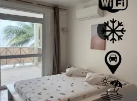 Kaz Mboa Remire Montjoly Guyane Vue Mer Plage WiFi climatisation Parking Appartement equipe sejour professionel Vacances proche Cayenne proche plage proche rorota