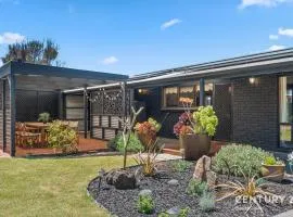 Black Pearl - Aldinga Beach - C21 SouthCoast Holidays