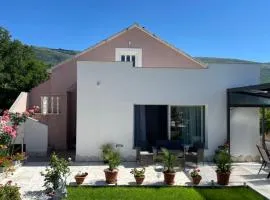 Three-Bedroom Holiday Home in Dabar