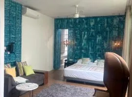 NEW, Modern 1BR, Quiet-Kitchen-Worspace-100Mb