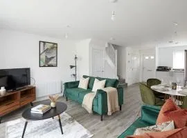 Beautiful brand new 3 bedroom city centre house with garden