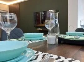 Top Centre Apartment 5 mins to beach