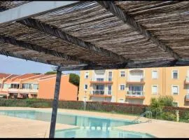 La pinède - 6 personnes - Piscine de saison - 2 chambres - Proche plage et Commerces