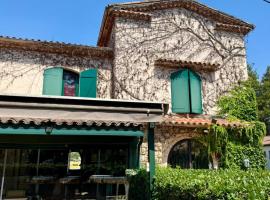 Auberge les Aromes, ξενοδοχείο στο Γκρας