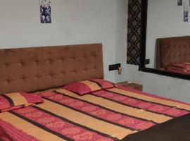 Shree Hariraj Guest House, hotel di Vapi
