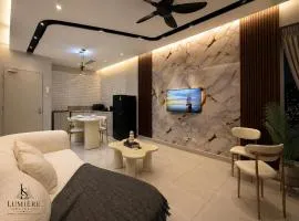 Apartment in Seri Kembangan - Near MRT, Pool & Free Parking