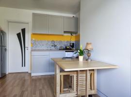 Lovely Studio with a Balcony, khách sạn ở Sinemorets