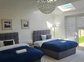 Large House, Sleeps 7, Perfect for Long term stays