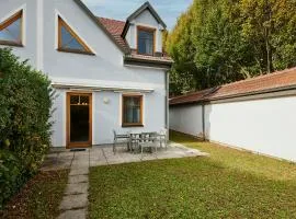 DAS BURGENNEST Chalet Sechs - Dein 5-Betten-Refugium mit privatem Bademantelgang zur Therme