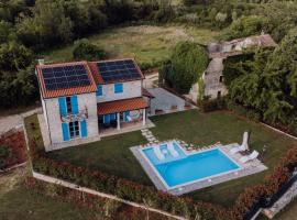 Villa Francesca with Private Pool & Designer Interior, Hotel in Kaštel