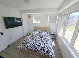 Downsview Park Retreat - Rogers Stadium Getaway 1