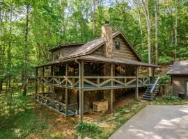 Modern Cabin with Luxury Gym, Firepit + Game Room!