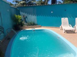 Quarto,cozinha,banheiro e área externa compartilhada, hotel di Araruama