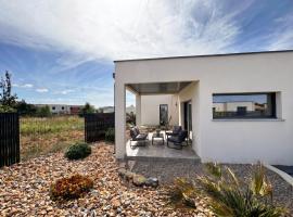 Villa Palmiers 5 min de la Mer, confortable 4 Personnes, parking free,, hotell i Sérignan