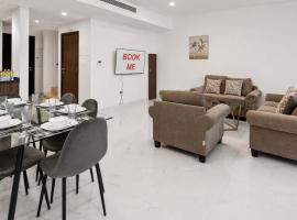 Free housekeeping visits during your stay - StayShort - Family Villa for 6 with Waterpark Access โรงแรมใน‘Ūd al Bayḑāʼ