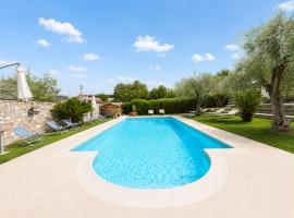 Borgo degli Ulivi Residence, hotell sihtkohas Toscolano Maderno