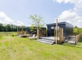 Tiny House met vlonder | 2 personen - Vakantiepark De Kremmer