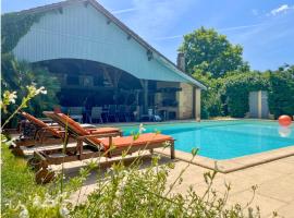 Gîte d'exception tout confort avec piscine et équipements uniques - Idéal pour groupe, hotel in Lamonzie-Saint-Martin