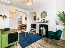 3BR, 6 min to central station, full kitchen