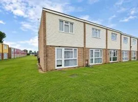 Superb Chalet Close To Hemsby Beach, Sleeps 5 Ref 18076B