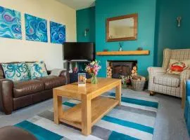Dog Friendly Cosy Coastal Cottage with Sea Views