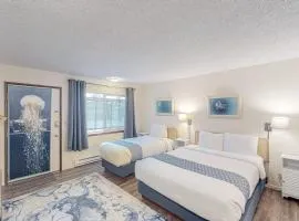 Retro-chic room near the beach with fast WiFI - walk to downtown hot spots