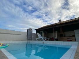 Casa c ar cond, wifi, a 5 min Orla da Lagoa Para Famílias, hotel di Araruama