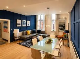 The Savoy Suite, King Size 2 Bedroom by The Hive WA1
