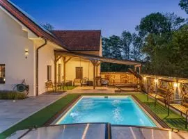 Holiday Home Party & Friends Villa by Interhome