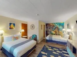 Spacious 2-room combo close to Bandon with cable WiFi mini-fridge - dogs OK