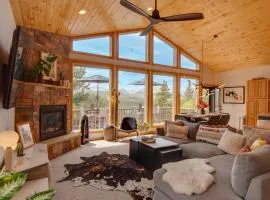 Rocky Mtn Hideaway w/ Hot Tub & Panoramic Views