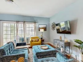 Heritage Village townhouse with community pool