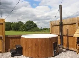 Peaceful Luxury Barn with Woodfired Hot Tub