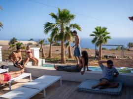 The Tree House Surf Camp, hotel sa Adeje