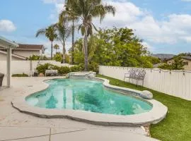 Calabasas Getaway Near Trails, Parks & the 101!