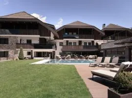 Aparthotel Familiaris - Family Apartments - Pools & Spa in Dolomites