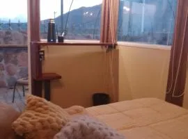 " Petit Box" Habitación Boutique de Diseñador con baño privado en Montaña - Cocheras- Vistas Panorámicas a la Montaña- Sobre Ruta 82 Camino a las Termas de Cacheuta, Alta Montaña , Chile - Experiencia en un contenedor